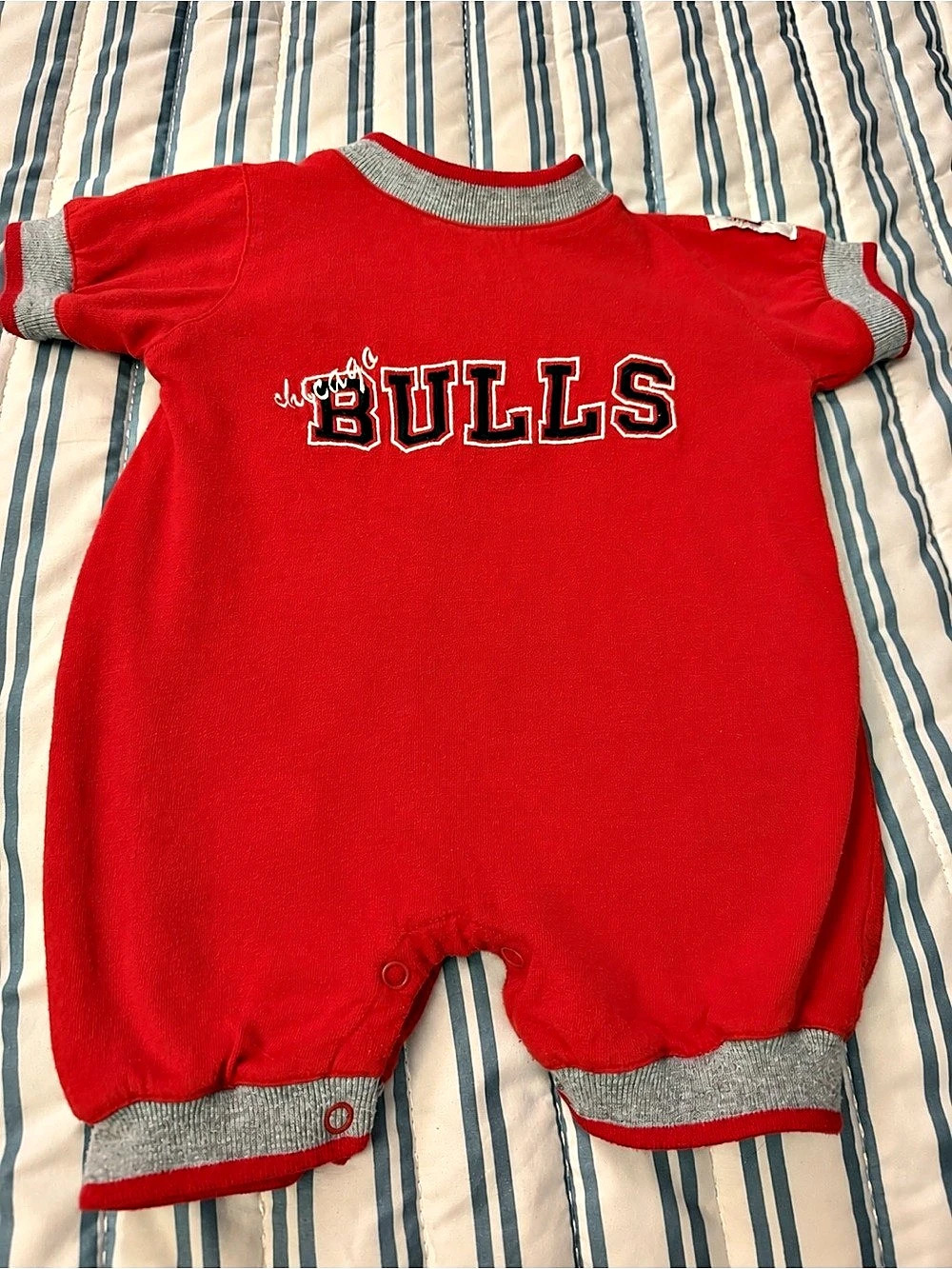 NBA Chicago Bulls Sports Club romper Baby 12M Red Bulls Romper